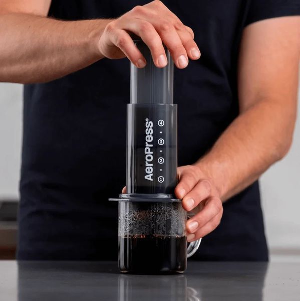 Ручна кавоварка AeroPress Original 2025 з фільтрами для альтернативної кави 85R11 фото