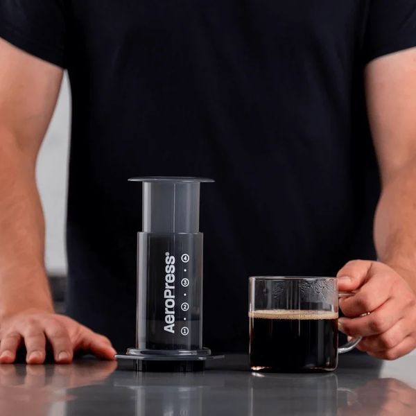 Ручна кавоварка AeroPress Original 2025 з фільтрами для альтернативної кави 85R11 фото